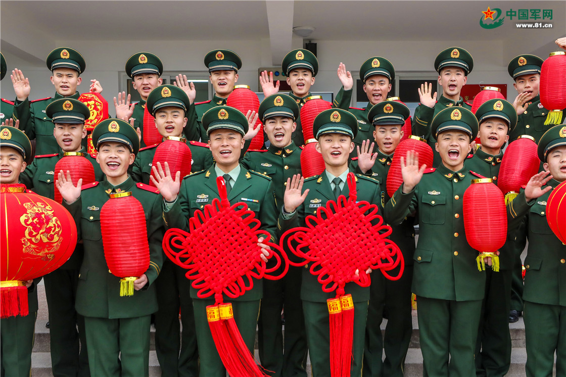 重庆:武警官兵迎新春 座座军营年味浓