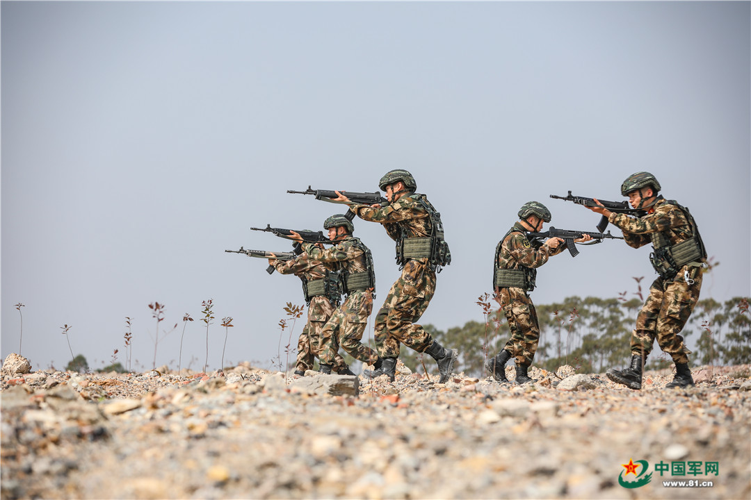 练兵备战正当时直击武警官兵火热训练场