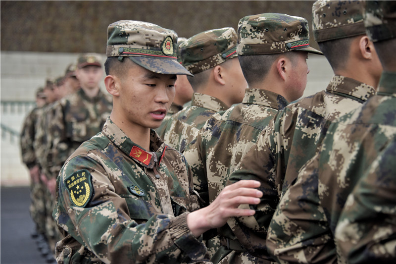 战尘飞扬的"开学典礼"!直击武警安徽总队新兵教育训练开训动员现场