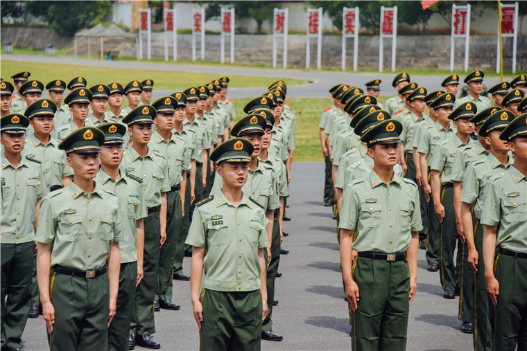 请入列武警安徽省总队举行新兵授衔仪式