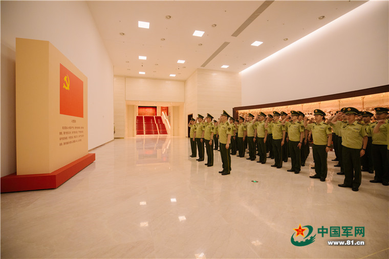 打卡中国共产党历史展览馆!他们在这场参观见学中感悟初心