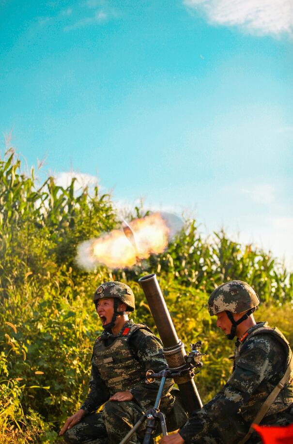 硝烟弥漫!直击迫击炮实弹射击现场