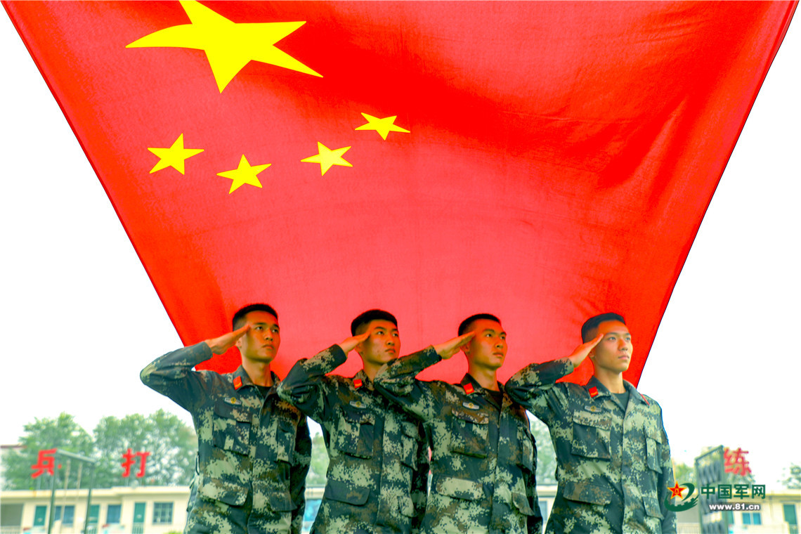 我和国旗合个影我为祖国送祝福