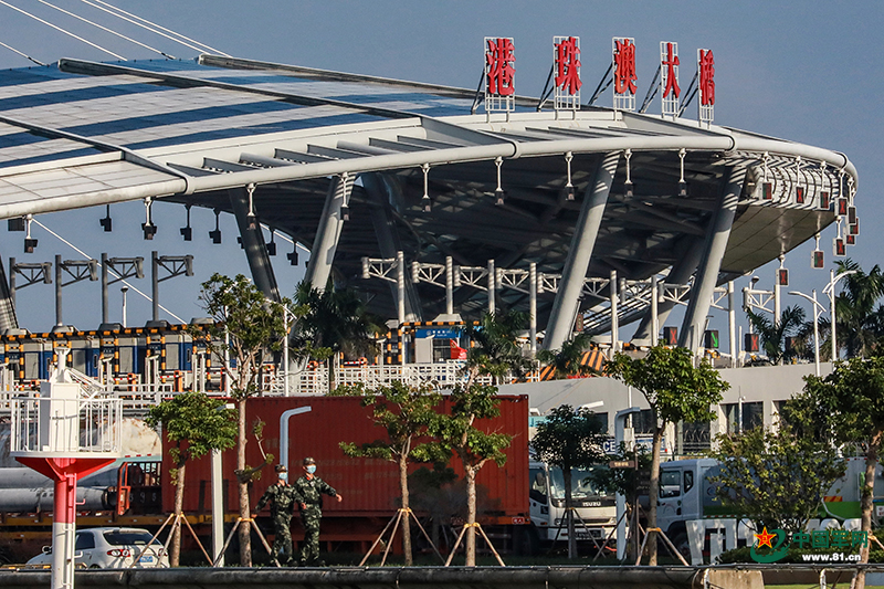 粤澳边界:武警官兵全力保障"十一"假期安全