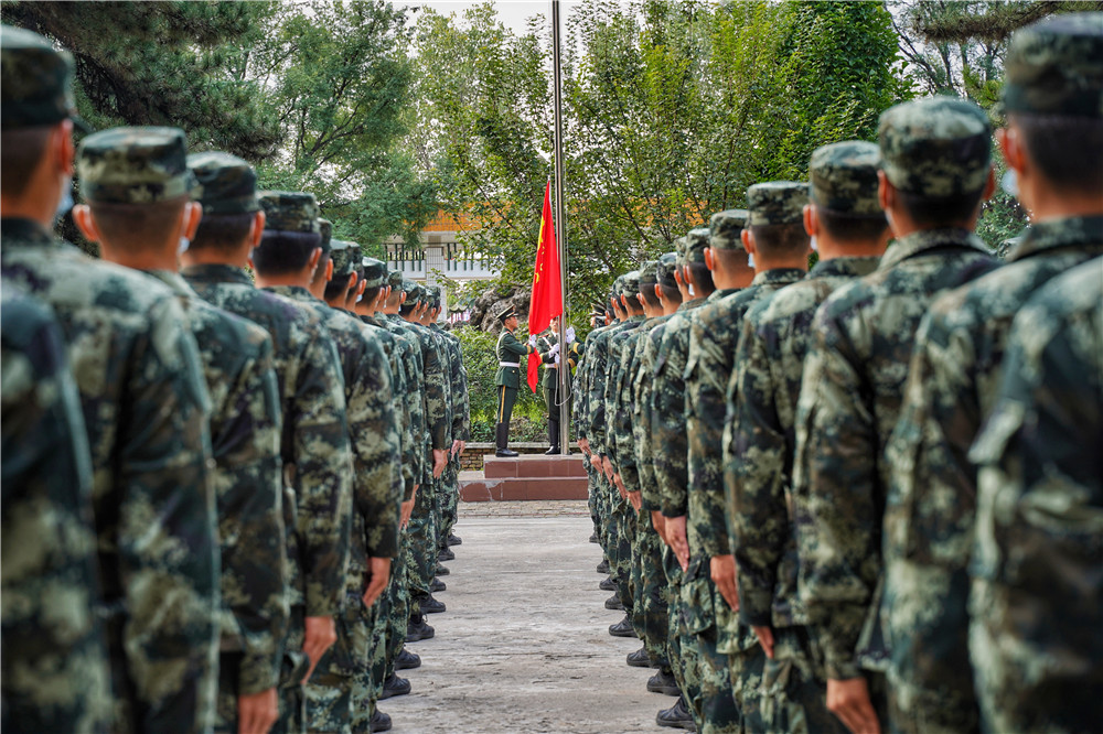 橄欖綠映照中國紅