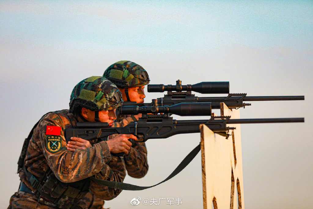 帅!组图一睹武警特战尖兵射击训练风采