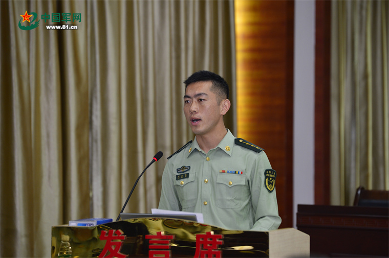 张乐 摄图为支队政治工作部主任卢斌总结讲评本次政治教员评