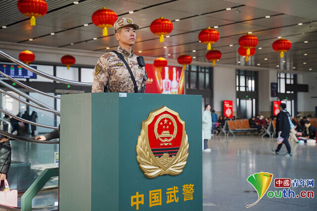 武警陕西总队汉中支队执勤官兵坚守战位守护旅客平安返乡