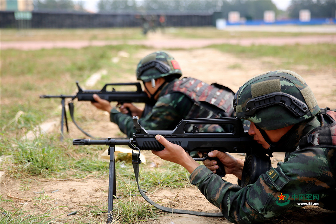 枪枪命中丨武警特战队员快速射击弹无虚发
