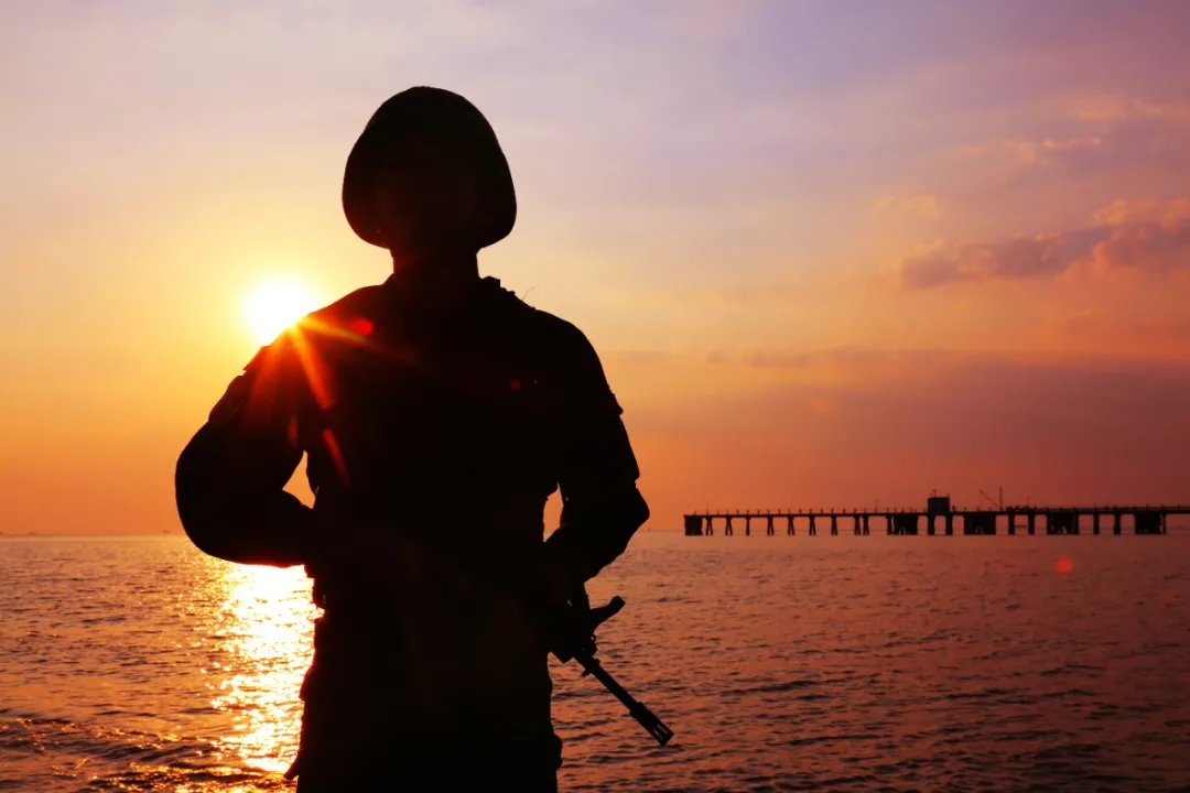 这组剪影定格特战队员最帅的姿态