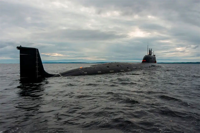 "喀山"号核潜艇入列俄罗斯北方舰队