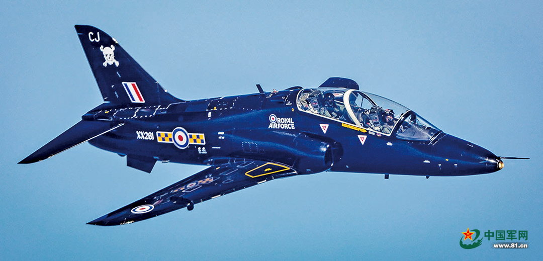 英国退役第一代鹰式教练机