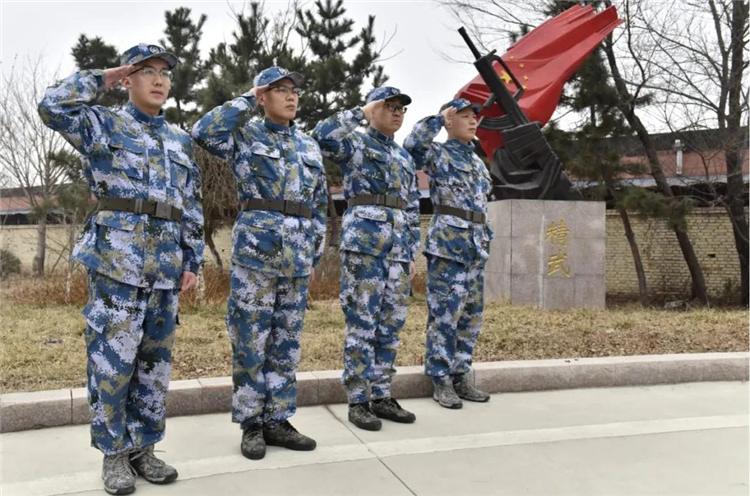 海军航空大学某基地助力"孔雀蓝"走好军旅第一步