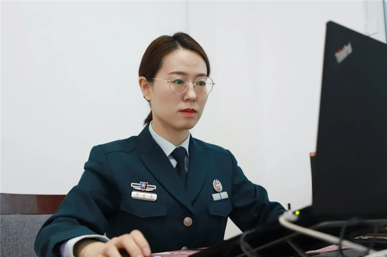 边疆展芳华|穿上孔雀蓝的文职金花,真美!