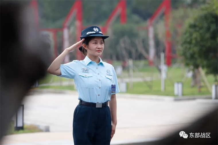 火箭军新入职文职亮相