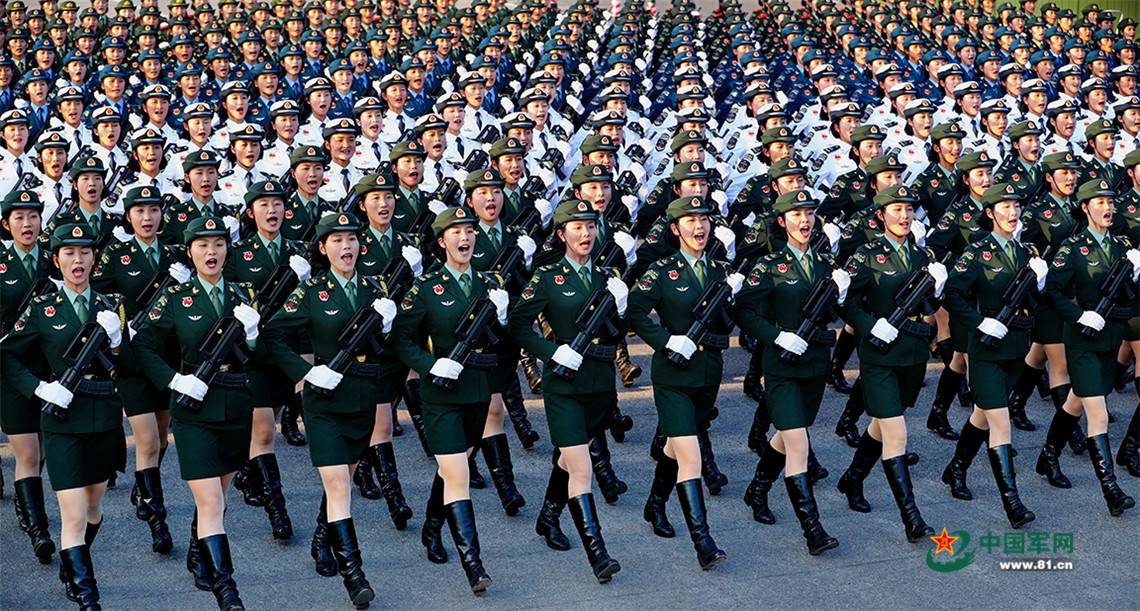 女兵方队 王卫东 摄