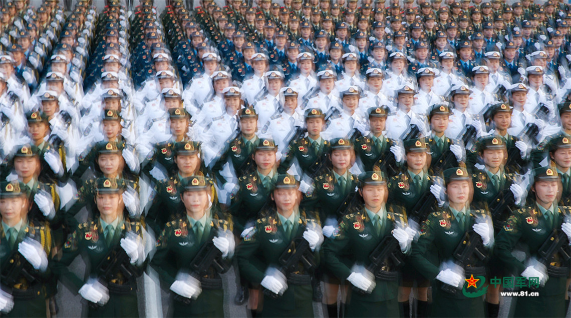 日本阅兵女兵方队图片
