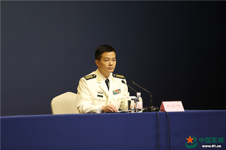 海军新闻发言人程德伟大校.中国军网记者 董兆辉摄