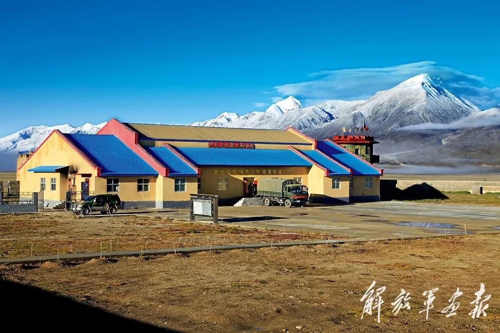 西藏军区昆木加哨所官兵搬进多功能保温营房,边关生活条件今非昔比.