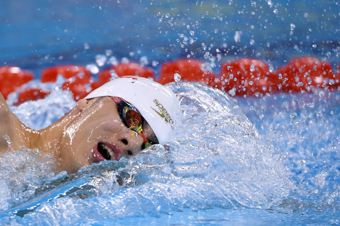 水上救生——男子200米障碍游泳:中国队包揽冠亚军