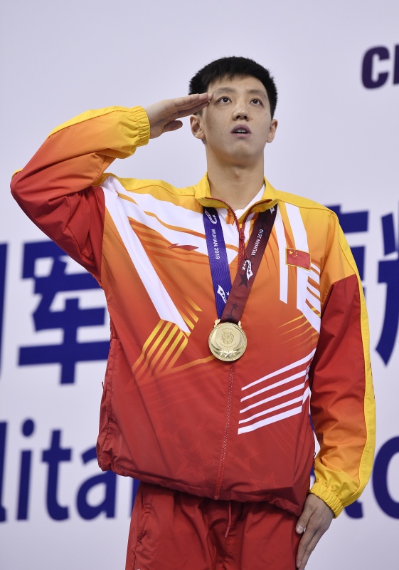 水上救生——男子200米障碍游泳:中国队包揽冠亚军