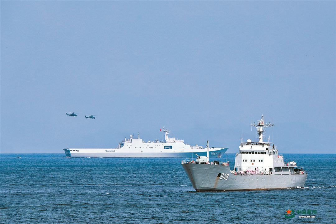 南部战区海军某登陆舰支队开展实战化演练 - 中国军网