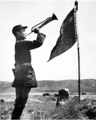 那声嘹亮的军号,承载着这支军队发展壮大的密码! - 中国军网