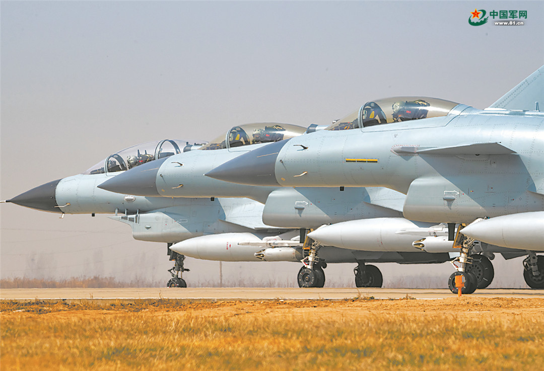 战鹰呼啸,凌厉出击,大图直击空军某飞行训练基地实弹训练 - 中国军网