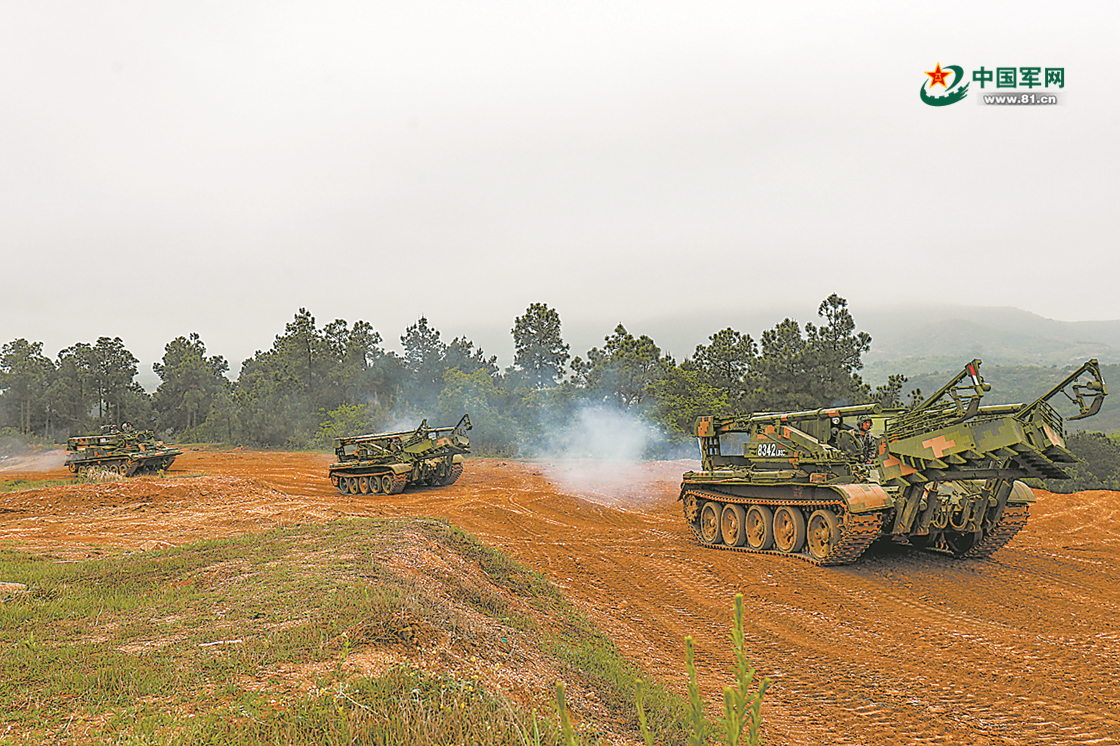 "嗖——"第72集团军某合成旅工化专业开展实战化训练