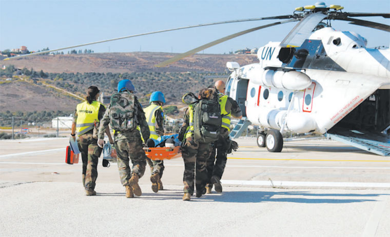 我维和医疗分队与联黎部队的法国同行演练空中医疗后送