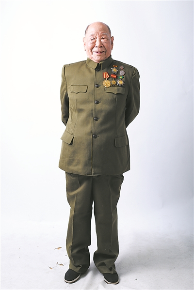 手动病床怎么装视频102岁老兵病床上嘱咐孙女代交党费的视频让人泪目……_https://www.jmylbn.com_新闻资讯_第2张