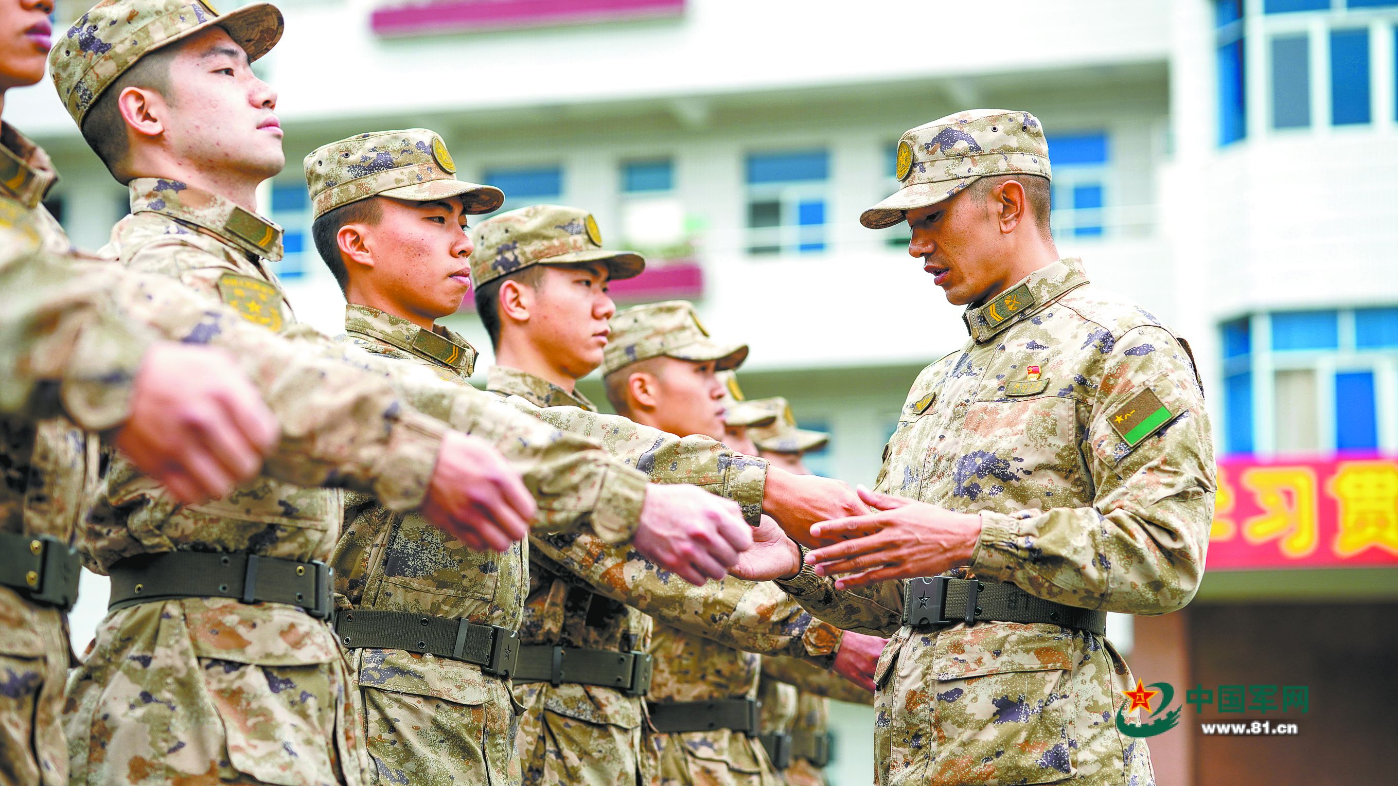 解放军报记者 向黎鸣 特约通讯员 喻润东 通讯员 刘 朋争做强军舞台