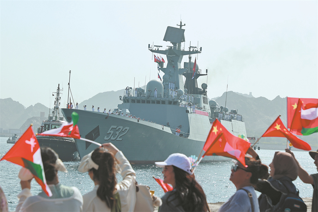 中国海军第44批护航编队抵达阿曼进行友好访问 - 中国军网