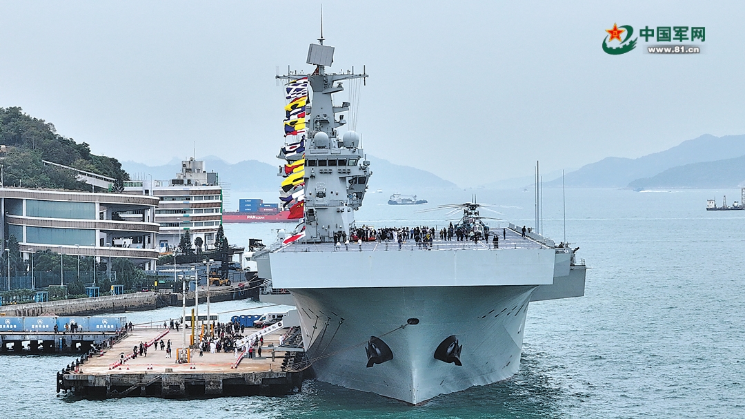 海军舰艇编队访问香港举行舰艇开放活动见闻 - 中国军网