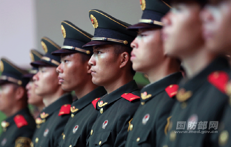 武警驻疆某部千余名新战士被授予武警列兵警衔