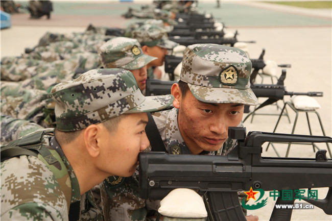 北京卫戍区某装甲团新兵营掠影