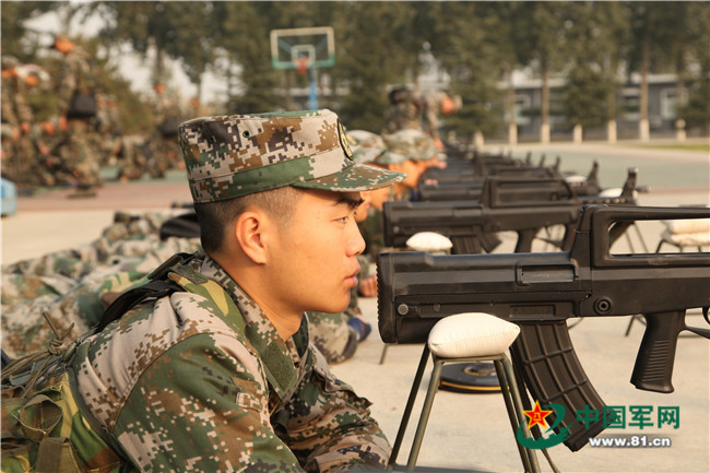 北京卫戍区某装甲团新兵营掠影