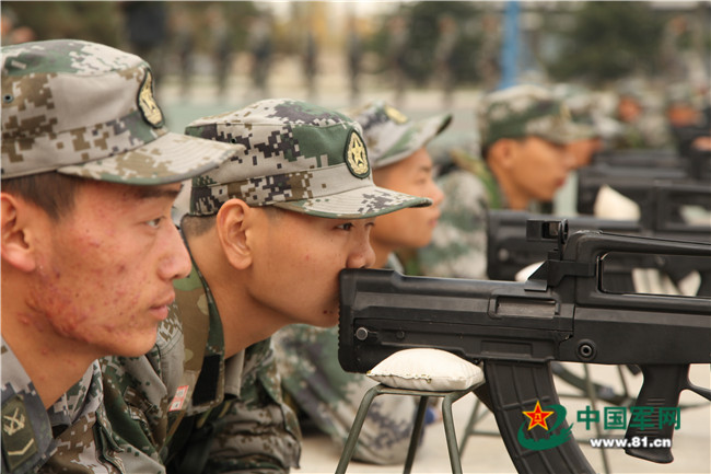 北京卫戍区某装甲团新兵营掠影