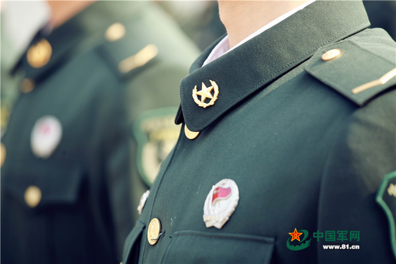 青春的那一抹绿军装的美你想体会吗