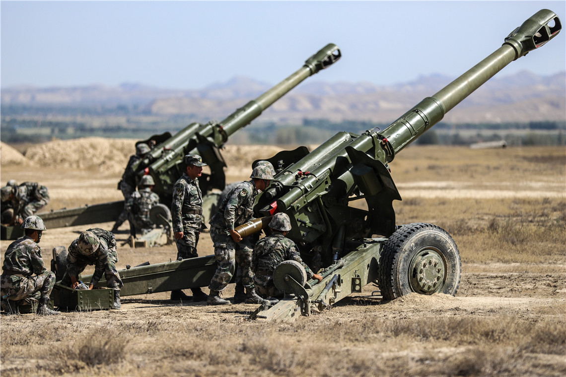 燃!大漠戈壁炮兵群实弹射击大片震撼来袭