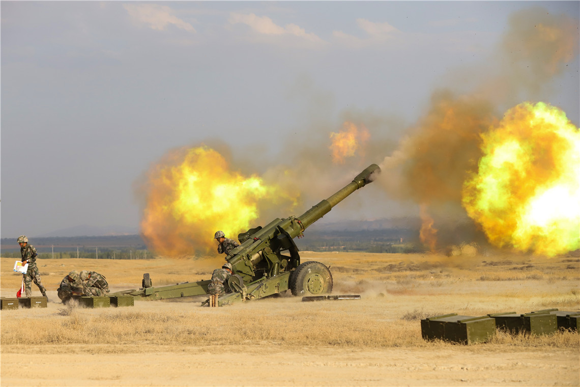 燃!大漠戈壁炮兵群实弹射击大片震撼来袭
