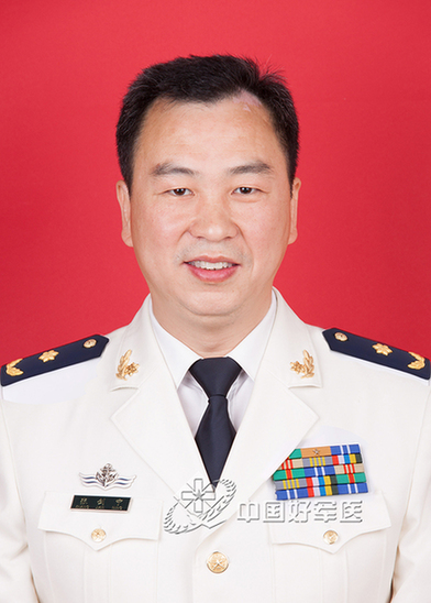 无影灯下的生命卫士——记海军总医院神经外科主任张剑宁