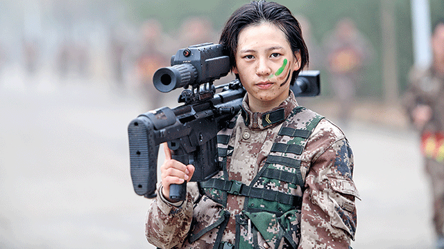 铿锵女兵 - 中国军网