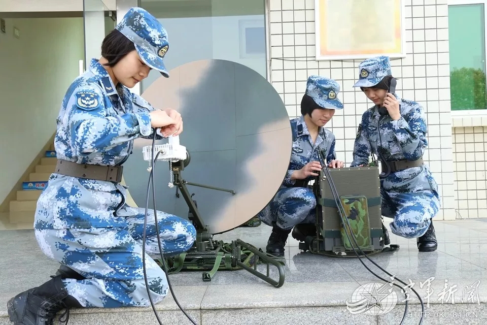 代号"808":通信女兵的青春就该这个样!