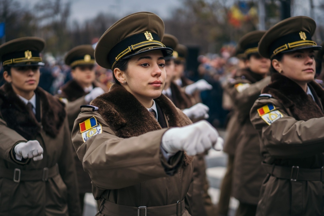 罗马尼亚举行国庆阅兵式