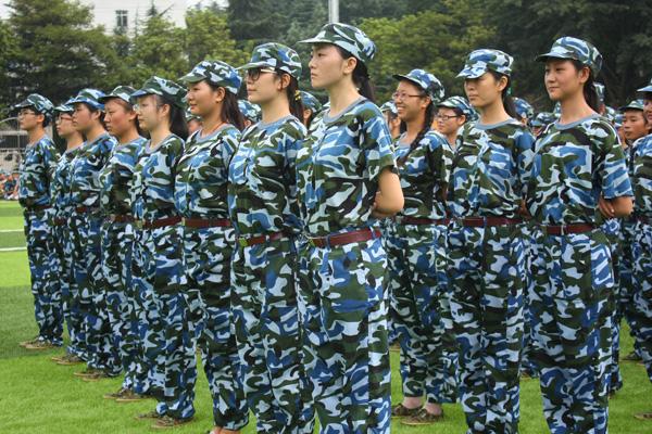 空军哥哥给军训?羡慕今年的新生!