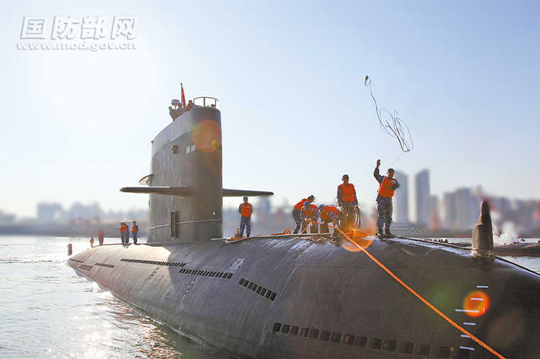 该支队官兵在训练中.茆 琳摄有一片海,浩瀚无际.有一群人,为国出征