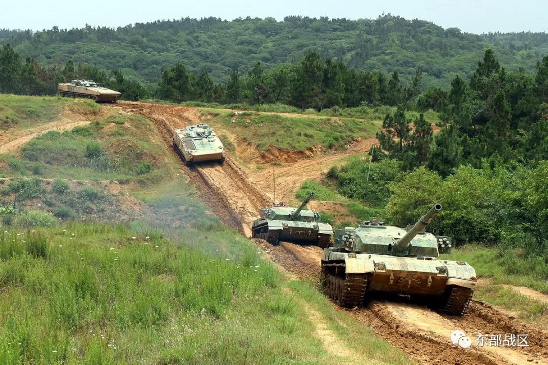 装甲编队三界驰骋,速度堪比越野汽车!