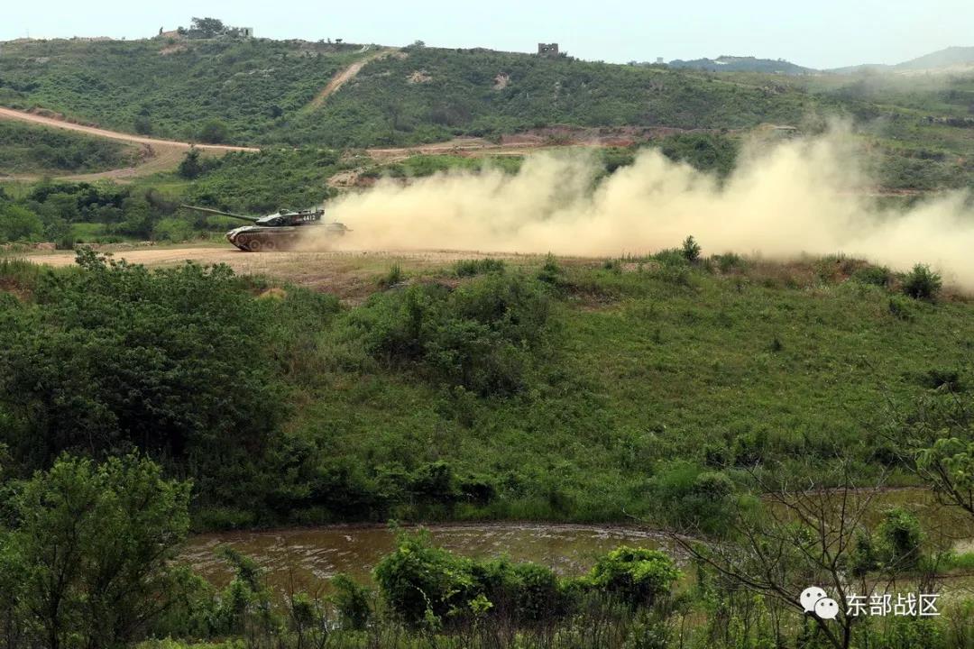 装甲编队三界驰骋,速度堪比越野汽车!