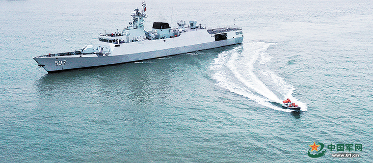 东部战区海军某护卫舰支队铜仁舰执行战备巡逻任务